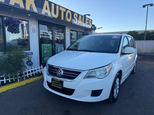 2012 Volkswagen Routan SE