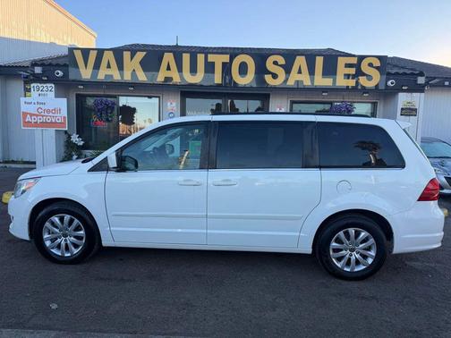 2012 Volkswagen Routan SE