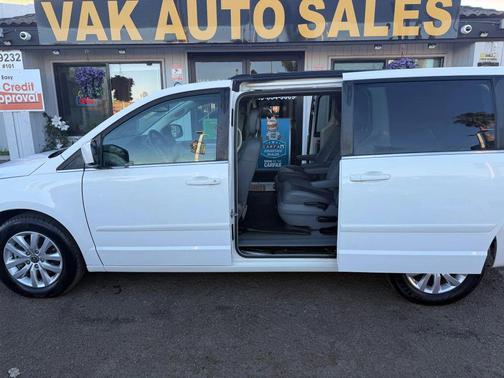 2012 Volkswagen Routan SE