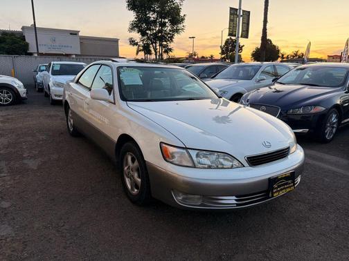 1997 Lexus ES 300 Base