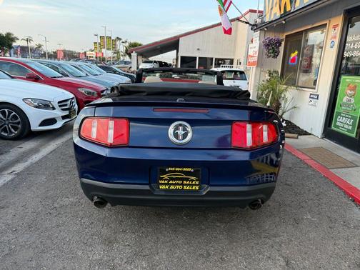 2011 Ford Mustang V6 Premium