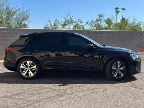 2024 Audi Q8 e-tron Premium