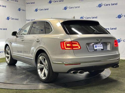 Silver 2018 Bentley Bentayga W12 Signature