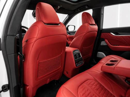Bianco 2022 Maserati Levante Trofeo
