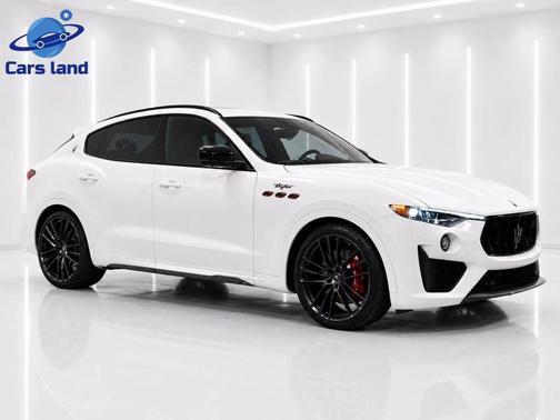 Bianco 2022 Maserati Levante Trofeo