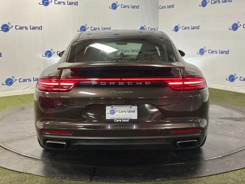 2018 Porsche Panamera 4