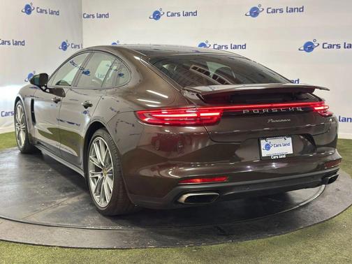 2018 Porsche Panamera 4