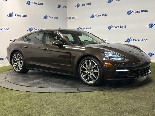 2018 Porsche Panamera 4