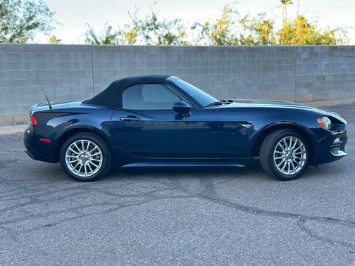 2018 FIAT 124 Spider Base