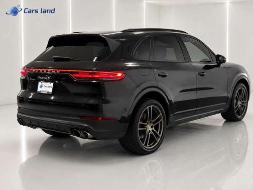 Jet Black Metallic 2019 Porsche Cayenne S