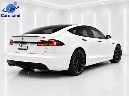 Pearl White Multi-Coat 2022 Tesla Model S Plaid