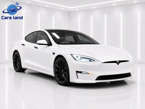 Pearl White Multi-Coat 2022 Tesla Model S Plaid