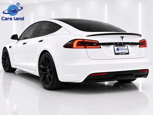 Pearl White Multi-Coat 2022 Tesla Model S Plaid