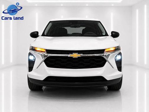 Summit White 2025 Chevrolet Trax LS
