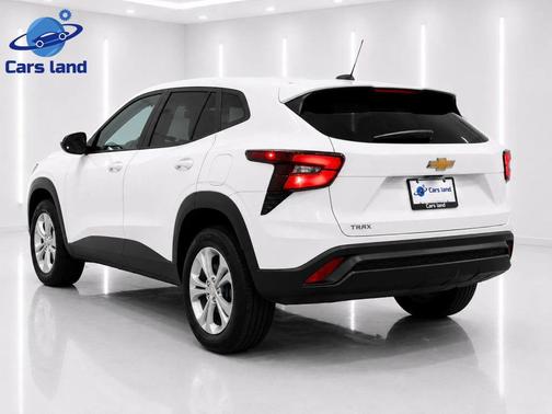 Summit White 2025 Chevrolet Trax LS
