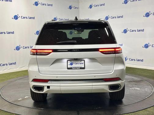 2022 Jeep Grand Cherokee Summit