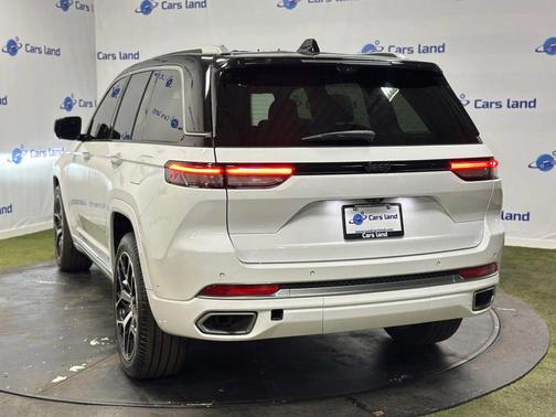 2022 Jeep Grand Cherokee Summit