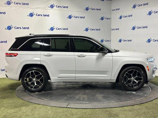 2022 Jeep Grand Cherokee Summit
