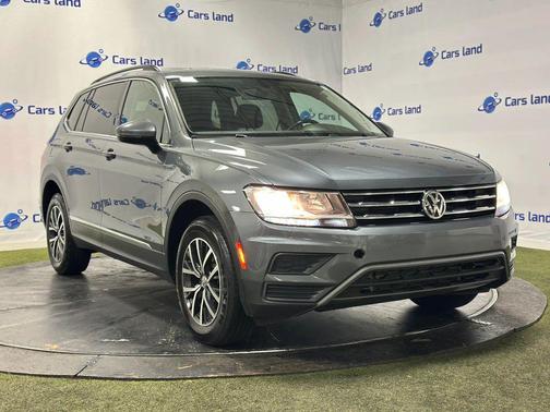 Platinum Gray Metallic 2018 Volkswagen Tiguan 2.0T SE 4MOTION
