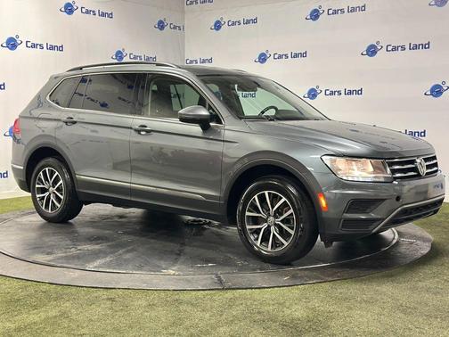 Platinum Gray Metallic 2018 Volkswagen Tiguan 2.0T SE 4MOTION