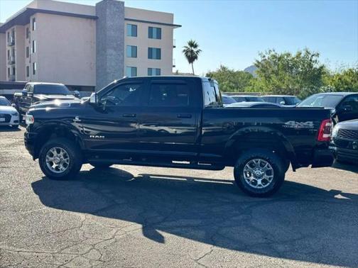 2019 RAM 2500 Laramie Crew Cab 4x4 6'4' Box