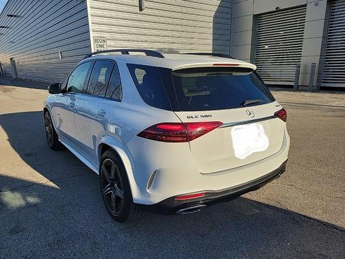 MANUFAKTUR Moonlight White Metallic 2024 Mercedes-Benz GLE 580 AWD 4MATIC