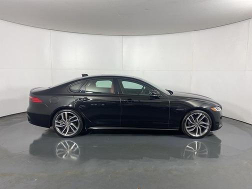 2024 Jaguar XF R-Dynamic SE