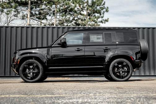 2025 Land Rover Defender P400 X-Dynamic SE