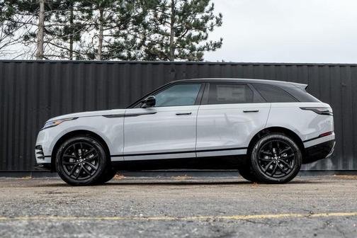 2026 Land Rover Range Rover Velar Dynamic SE