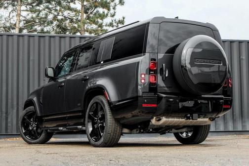 2025 Land Rover Defender P400 X-Dynamic SE
