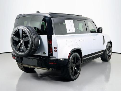 2023 Land Rover Defender 110 X-Dynamic SE
