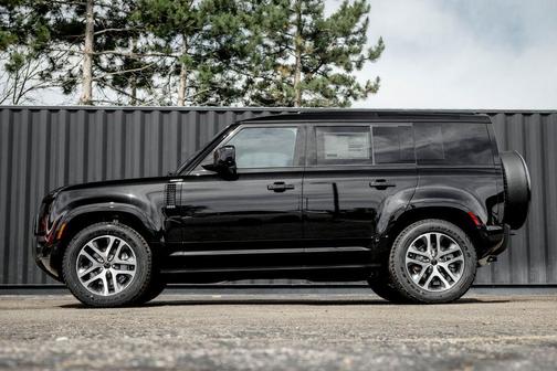Santorini Black Metallic 2026 Land Rover Defender P400 X-Dynamic SE