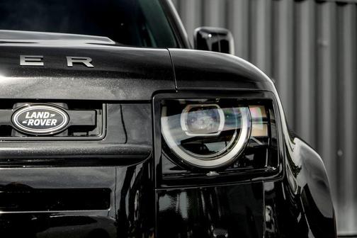 Santorini Black Metallic 2026 Land Rover Defender P400 X-Dynamic SE