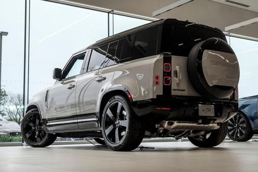 Borasco Grey 2026 Land Rover Defender 110 X-Dynamic SE