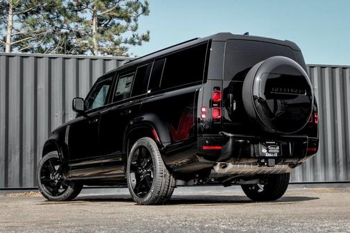 2025 Land Rover Defender P400 X-Dynamic SE