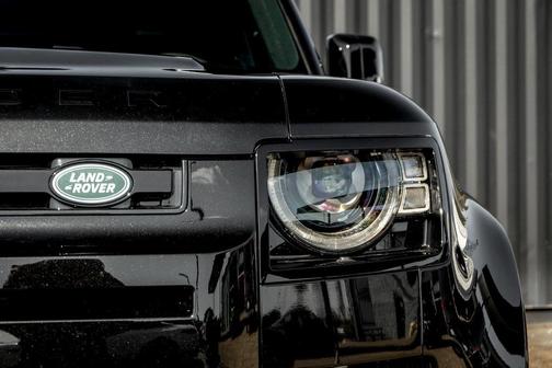 2025 Land Rover Defender P400 X-Dynamic SE