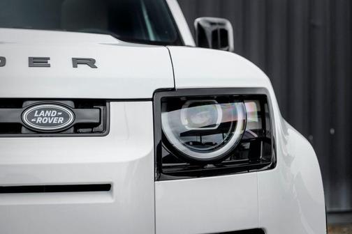 Fuji White 2026 Land Rover Defender P400 X-Dynamic SE