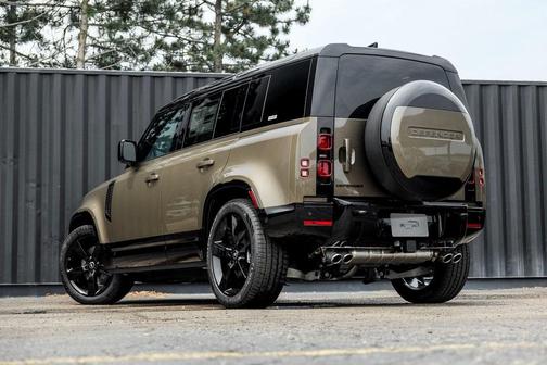 2025 Land Rover Defender P500 X-Dynamic SE