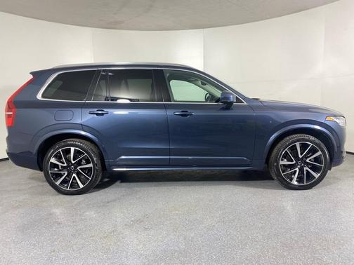 2022 Volvo XC90 T6 Momentum 6 Passenger