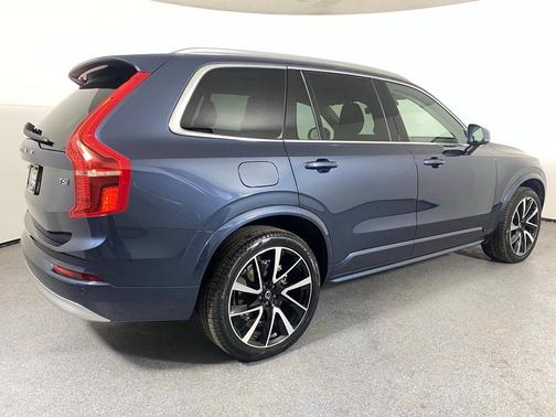 2022 Volvo XC90 T6 Momentum 6 Passenger