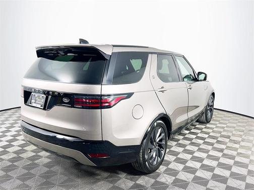 2022 Land Rover Discovery P300 R-Dynamic S