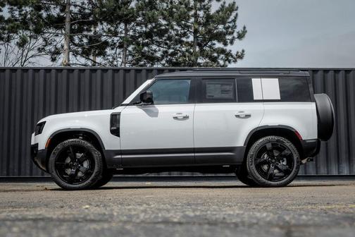 Fuji White 2026 Land Rover Defender P300 S
