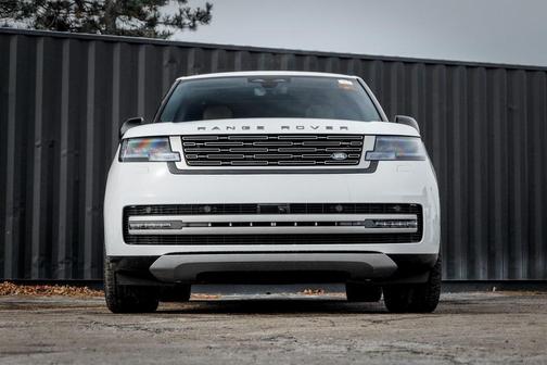 2025 Land Rover Range Rover P550e SE