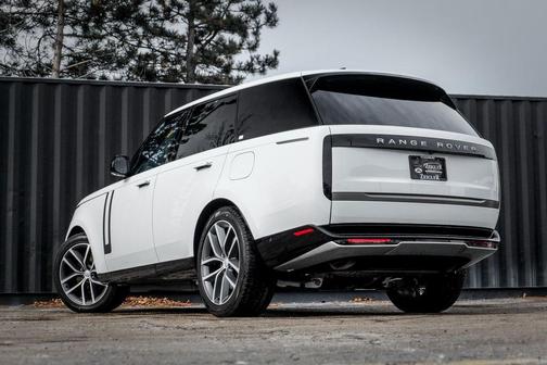 2025 Land Rover Range Rover P550e SE
