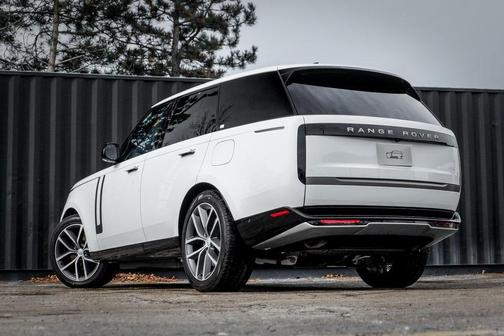 2025 Land Rover Range Rover P550e SE