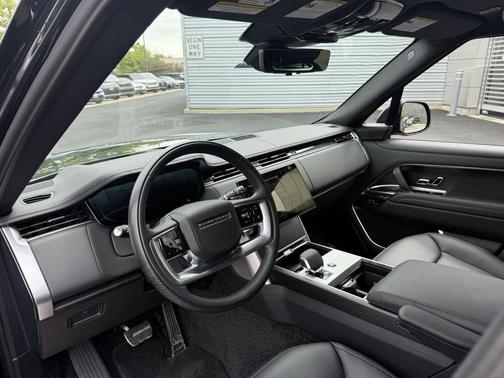 Santorini Black 2025 Land Rover Range Rover P530 SE