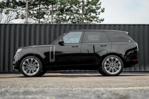 2025 Land Rover Range Rover P400 SE