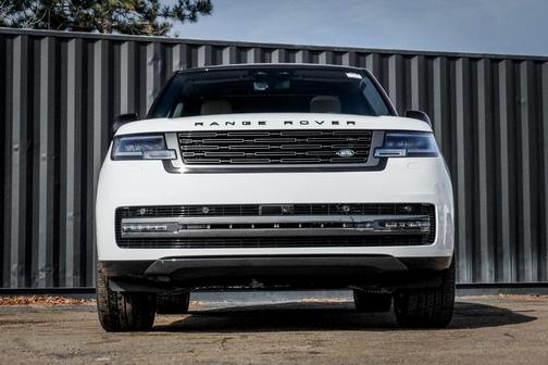 2025 Land Rover Range Rover P530 SE