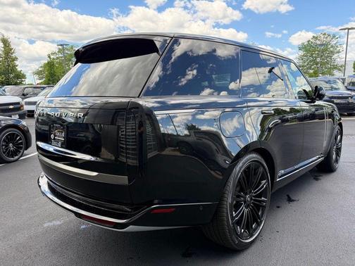 Santorini Black 2024 Land Rover Range Rover P530 SE