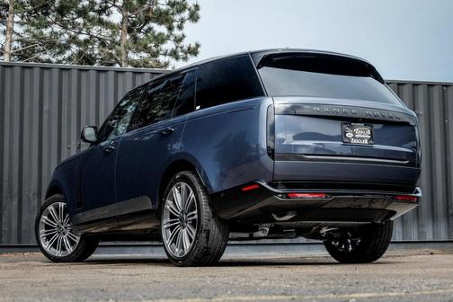 2025 Land Rover Range Rover P400 SE 7 Seat